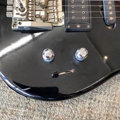 Washburn G-2V 80s With Case image 3
