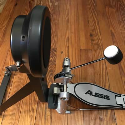 Alesis Kick Drum Pad & Pedal NEW Nitro DM10 DMPad Bass Trigger E-Drums