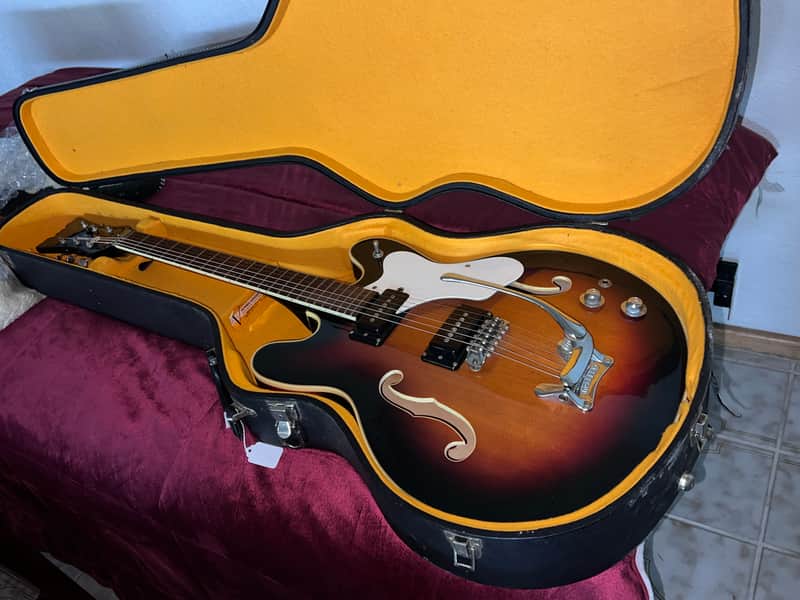 Mosrite Celebrity I 1965-1966 super clean, sunburst orginal case image 1