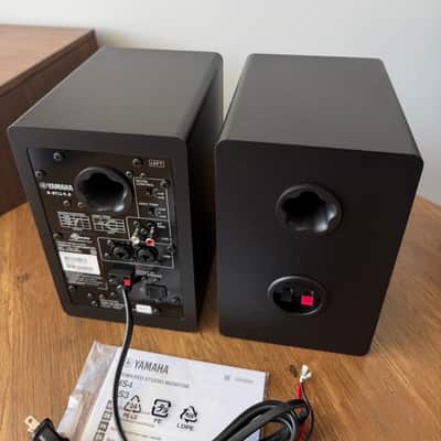 Yamaha HS4 4.5” Powered Studio Monitors Pair – Black – Excellent Condition + Box image 6