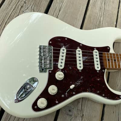 Fender Classic Series '70s Stratocaster *Upgraded* image 6