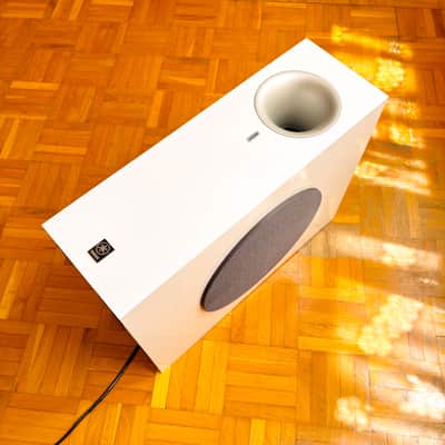 Yamaha NS-SW210 Active Slim Subwoofer –White – Excellent Condition – Fully Working! image 3