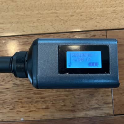 Sennheiser SKP 100 G4 Plug-On Transmitter for Dynamic Microphones A Frequency image 1