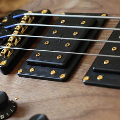 2011 Wal Mk 2 Fretless MINT w/ case image 5