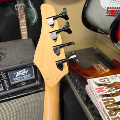 Kramer Focus by Kramer 4 string bass guitar - Black sparkle image 11