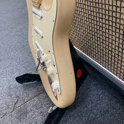 Fender Highway One Stratocaster with Maple Fretboard 2006 - 2009 - Honey Blonde Transparent image 7
