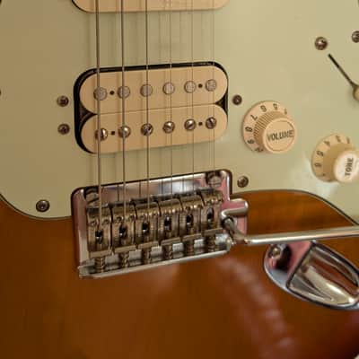 Fender Deluxe Stratocaster HSS Maple Fretboard 2019 Tobacco Sunburst image 5