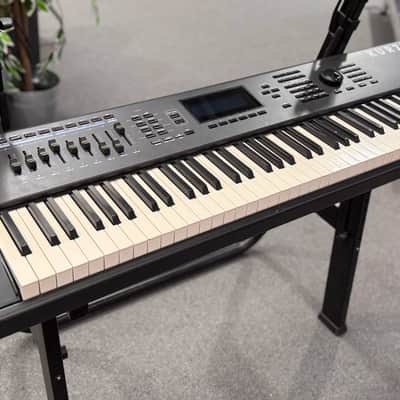 Kurzweil PC3K8 Synthesizer with Free Flightcase