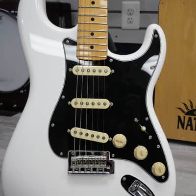 Fender Player II Stratocaster Polar White Maple Fingerboard image 5