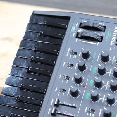 Arturia MicroBrute UFO Limited-Edition Analog Monosynth Monophonic Synthesizer image 10