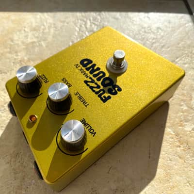 Spectre Electronics - Fuzz Sound MKIV Tone Bender OC140 Metallic Gold image 4