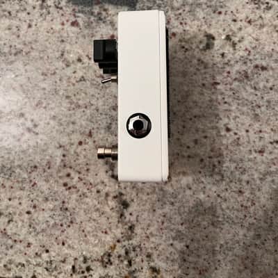JHS 3 Series Harmonic Trem 2022 - Present - White image 2