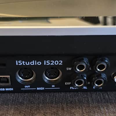 Behringer iStudio iS202 iPad Docking Station and Interface 2010s - Black image 4