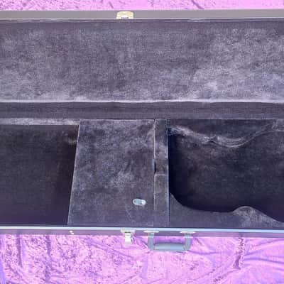 B.C. Rich Mockingbird Bass or guitar form fit hard case * best protection for your Mockingbird Bass * very hard to find! excellent NOS condition/just a few scratches visible *RC-6* image 4