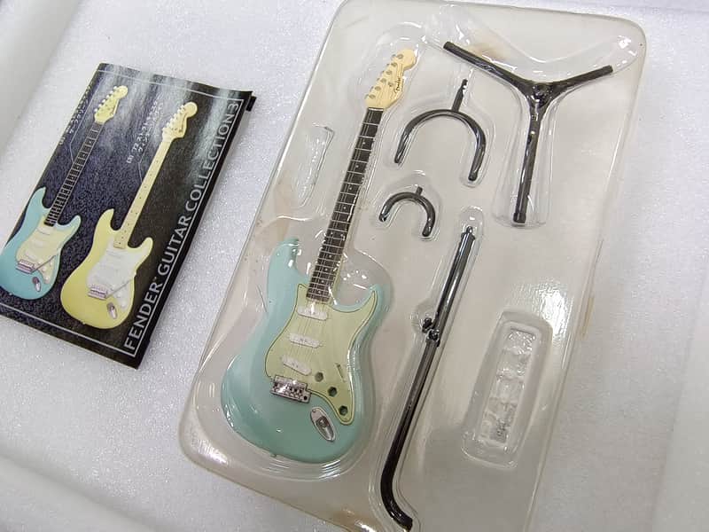 F-Toys Fender Guitar Collection 3 1/8 Scale Model *Complete