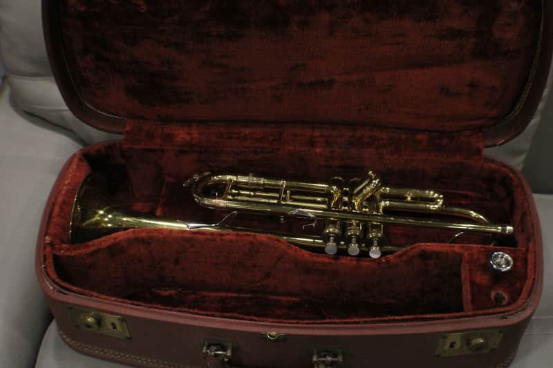 A York Bb Trumpet Model Custom 1942 in a Hard Case & Real Nice   # 1 T image 1