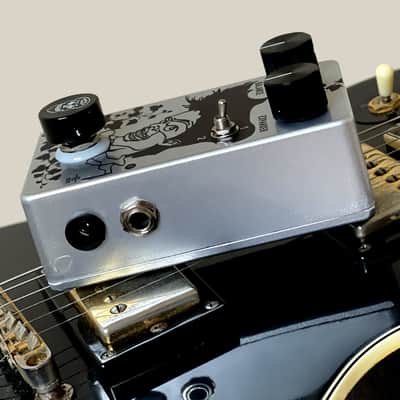 Flattley Poison Ivy ~ Octave Harmonic Fuzz ~ Silver Range ~ Includes FREE Power Supply image 5