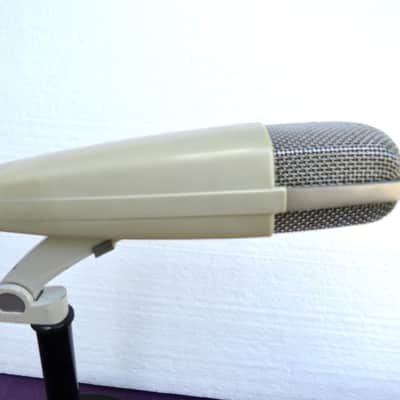 Sennheiser MD 421-2 Cardioid Dynamic Microphone image 4