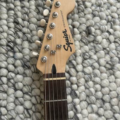 Fender Squier Bullet Strat 2019 – Surf Green | Wilkinson Bridge • Guyker Locking Tuners • Alnico Pickups image 3