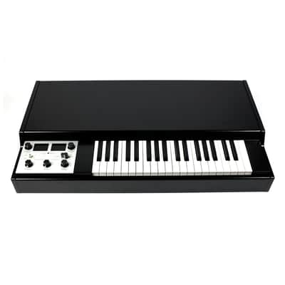 Mellotron M4000D Keyboard with 100 Mellotron and Chamberlin Sounds - Black image 1