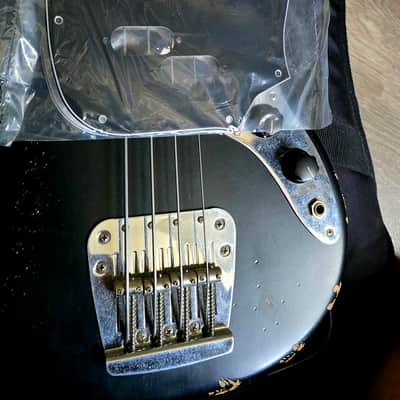 Fender JMJ mustang bass R.worn 2023 - Nitrocellulosique road worn image 9