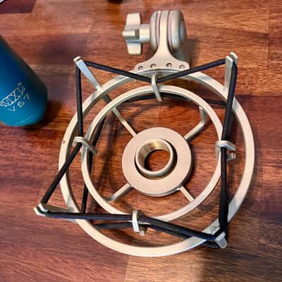MXL V67G Large Capsule Condenser Mic 2010s Plus MXL USM 002 Universal Shock Mount for MXL mics - Green/Gold image 6