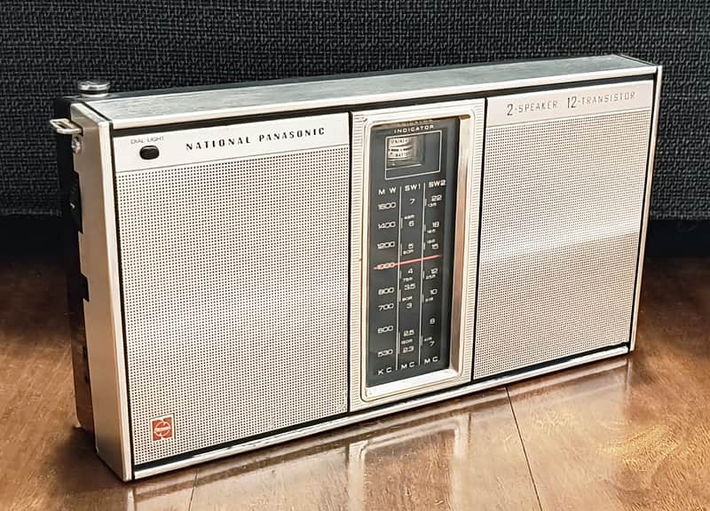 Vintage National Panasonic R-357 Portable AM/SW Transistor Radio