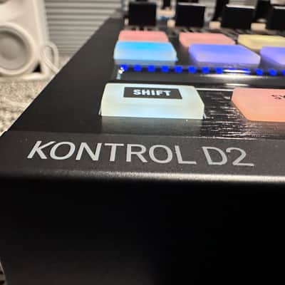 Native Instruments Traktor Kontrol D2 2010s - Black image 1