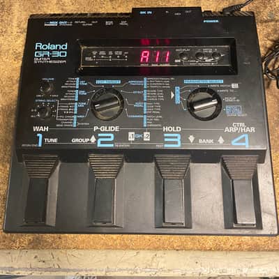 Roland GR-30 Guitar Synthesizer 1996 - 2000 - Black