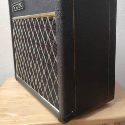 Vox V1011 Vintage Pathfinder 35-Watt peak 1x8" Solid State Guitar Combo 1966 - 1970 - Black image 5