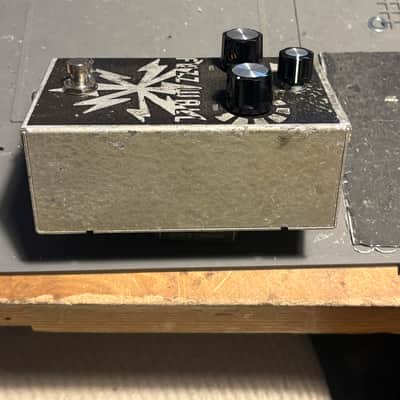 Moonn Electronics  Fuzz Wall - Fuzz War clone image 3