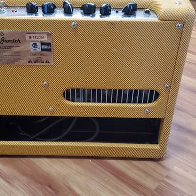 Fender Blues Junior Lacquered Tweed 15-Watt 1x12" Guitar Combo 2016 - Present - Lacquered Tweed image 4