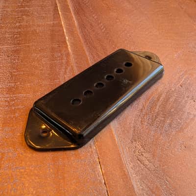 Gibson P90 Guitar Pickup Cover Vintage 1960s Hard To Find Slant UC-455 Black image 1