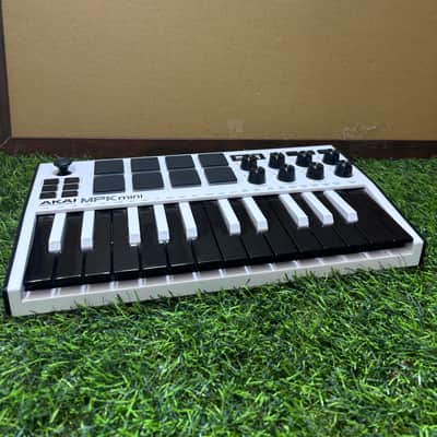 Akai MPK Mini MKIII 25-Key MIDI Controller 2020 - Present - White with Black Keys