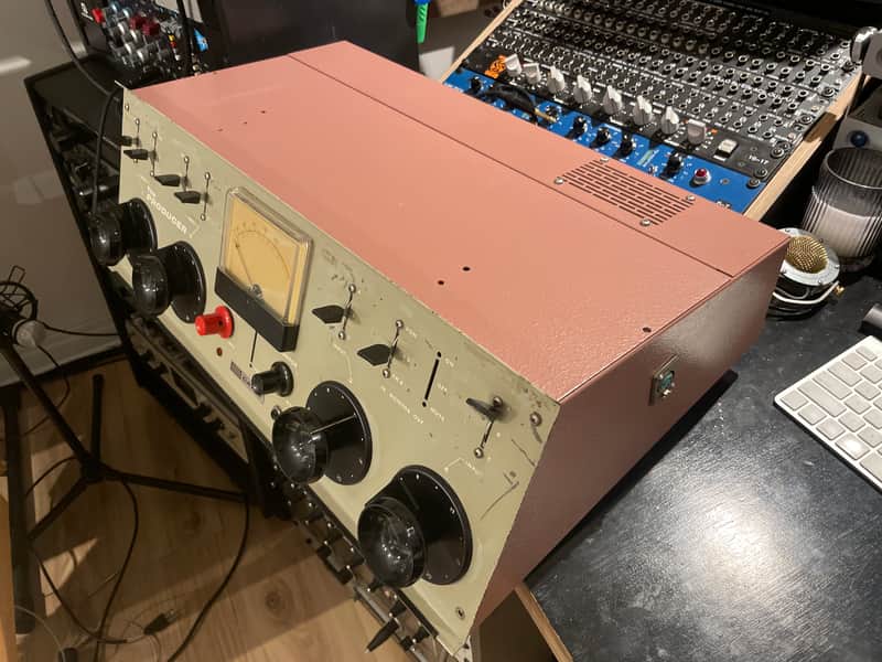 Modified & recapped Analog Gates “The Producer” mixer hotrodded microphone preamp Bild 1