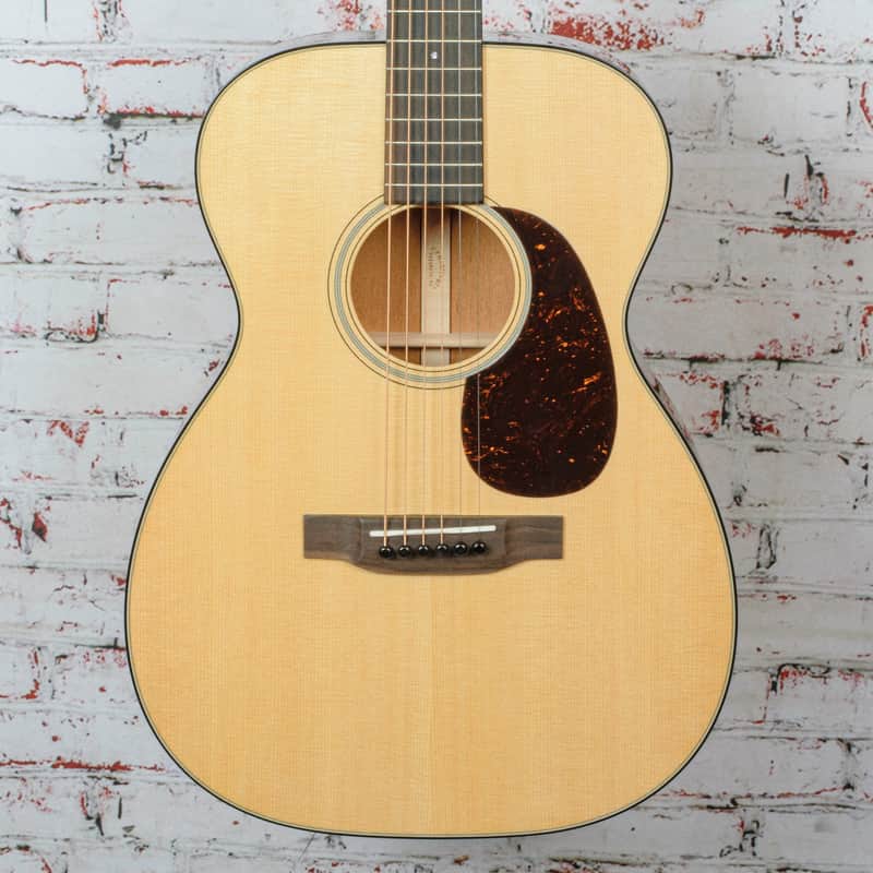 Martin - 2025 00-18 Standard Series - Acoustic Guitar - Aging Natural Toner - with  Hardshell Case - x8497 (10Y250018-1) image 1