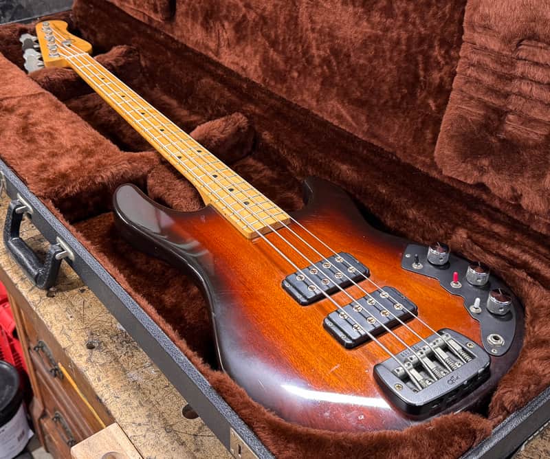 Vintage 1981 G&L L-2000 bass guitar, w/OHSC image 1