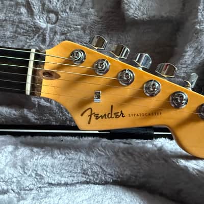 Fender American Ultra Stratocaster Bubble gum limited edition last in EU image 9