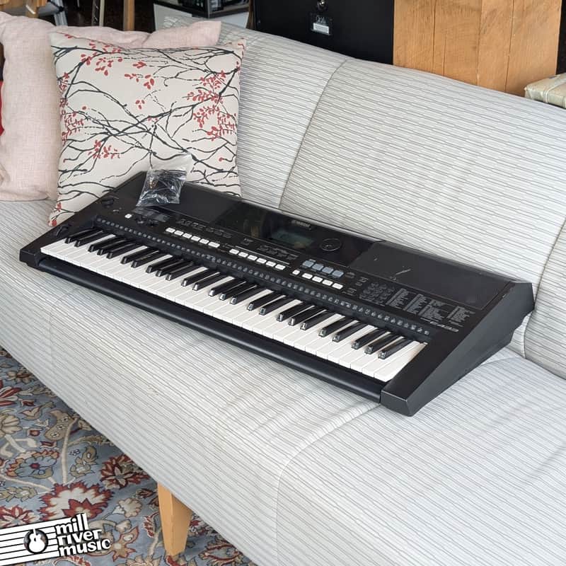 Yamaha PSR-E433 Keyboard w/PSU - Used image 1