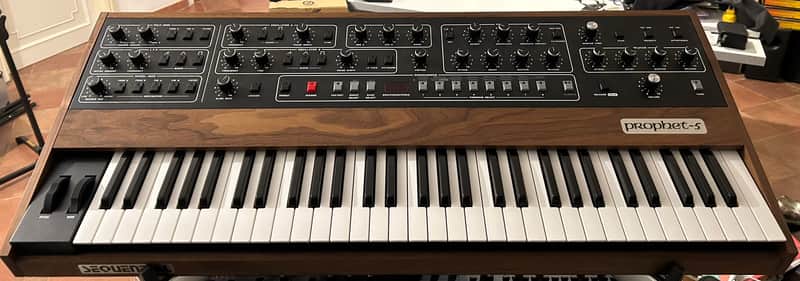 Immagine Sequential Prophet 5 Rev 4 Expanded 10 voices - 1