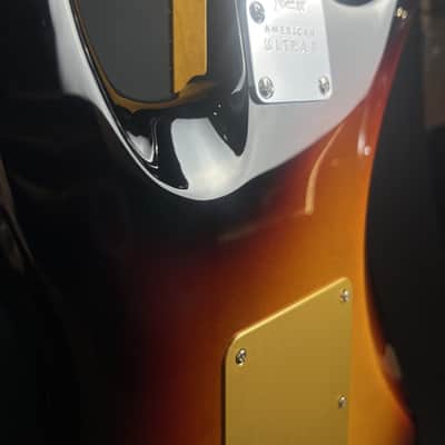 Fender American Ultra II Stratocaster 2025 - 3 Tone Sunburst image 9