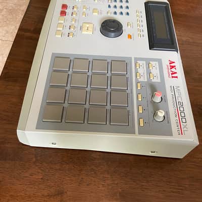 Akai MPC 2000XL Midi Production Center image 2