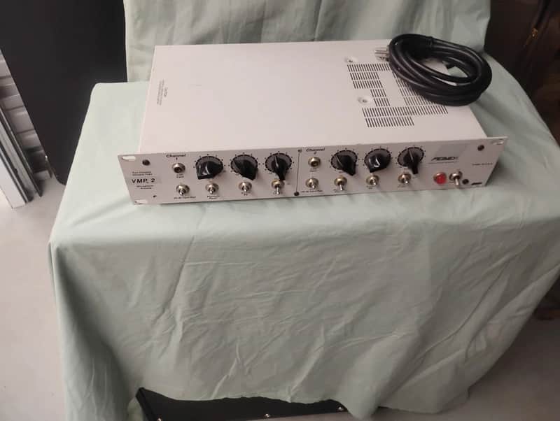 Peavey VMP-2 Dual Channel Vacuum Tube Microphone Preamp with 2-Band EQ 2000 - White image 1