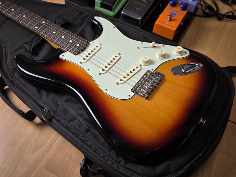 Fender Classic Player '60s Stratocaster with Rosewood Fretboard