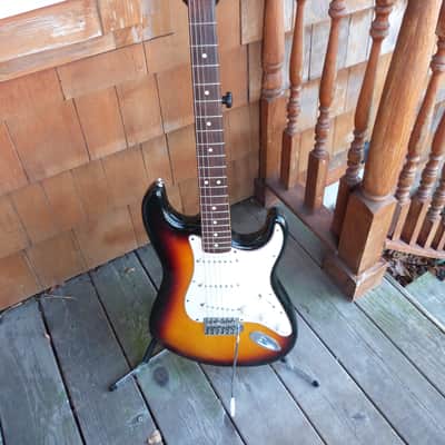 Fender Strat Sunburst made in mexico with original hardshell case 2005 - Sunburst image 1