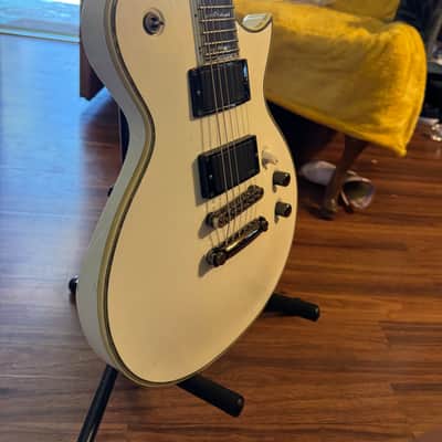 ESP LTD EC-1000 Snow White image 2