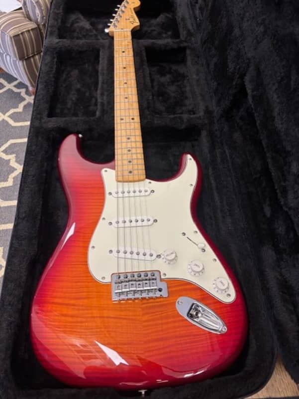 Fender Stratocaster 2010's - Cherry Sunburst image 1