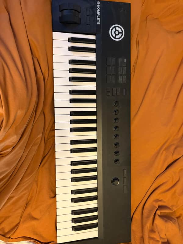 Native Instruments Komplete Kontrol A49 2018 - Present - Black image 1