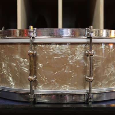 1930s Ludwig and Ludwig 5x14 Professional Model Snare Drum in Lavender Pearl image 3