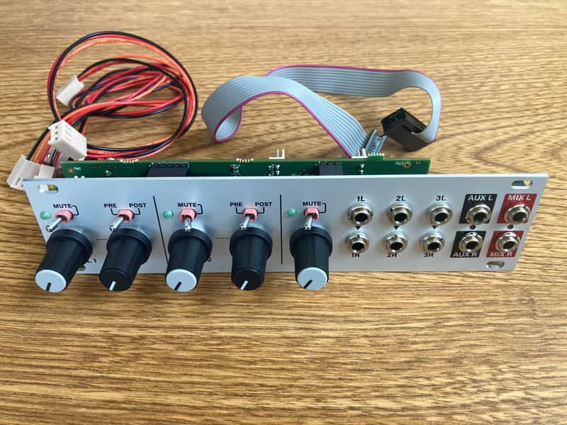 Intellijel Aux Mix 1U | ModularGrid Eurorack Marketplace